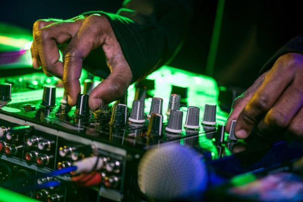 How to become a professional DJ?  skills and learning