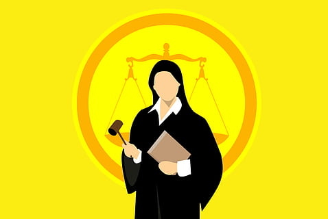 When to Consult Lawyers and Good Traits of Competent Lawyers