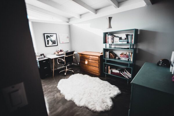 ELEVATE YOUR HOME OFFICE IN 2022 WITH THESE 7 TIPS
