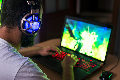 What are the best features of a gaming laptop to buy in 2022?