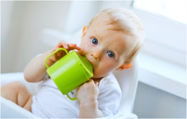 How to Introduce Sippy Cups to your newborn?