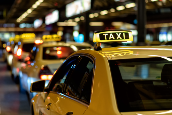 ￼Taxi or Chauffeur Which Is Best for Heathrow Airport