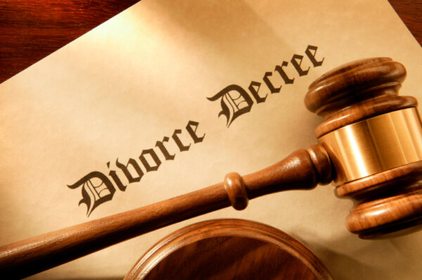 A Divorce Lawyer – Job Profiles & Education of a Lawyer
