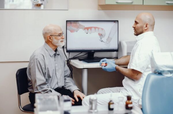 How to Choose The Right Dentist for Dental Implants￼