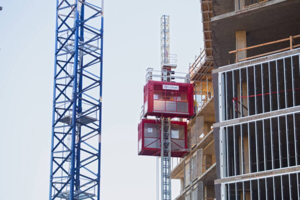 What’s The Difference Between A Hoist In Construction And A Lift?