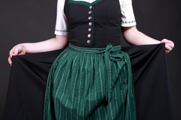 Lace up your German Dirndl Dress Blouse like a Sassy Local￼