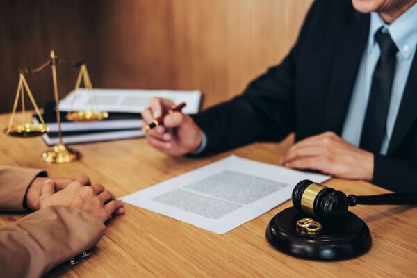 What To Ask A Divorce Lawyer on Your First Visit
