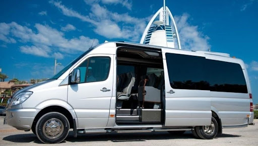 Passenger Van Rental in Dubai – Why You Need Van for Rent When You Are with Your Group