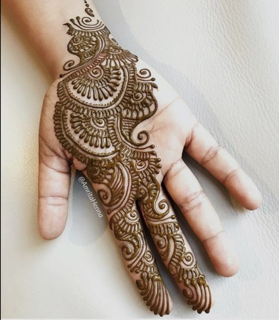 Classic mehndi designs for hands