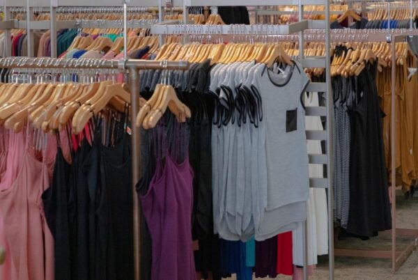 Where to Buy Bulk Wholesale Clothing in 2023