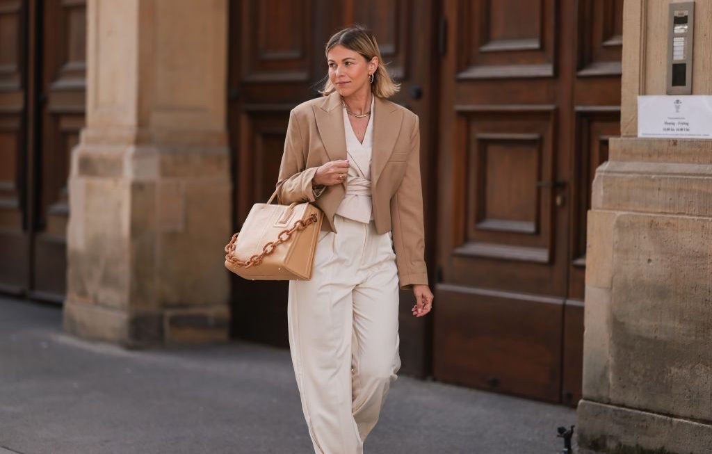 Essential Women's Linen Attire and Sophisticated Earrings